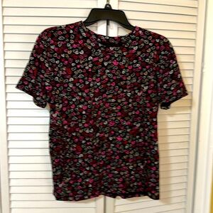 Loft Medium. Black background with red, pink, and white little hearts.